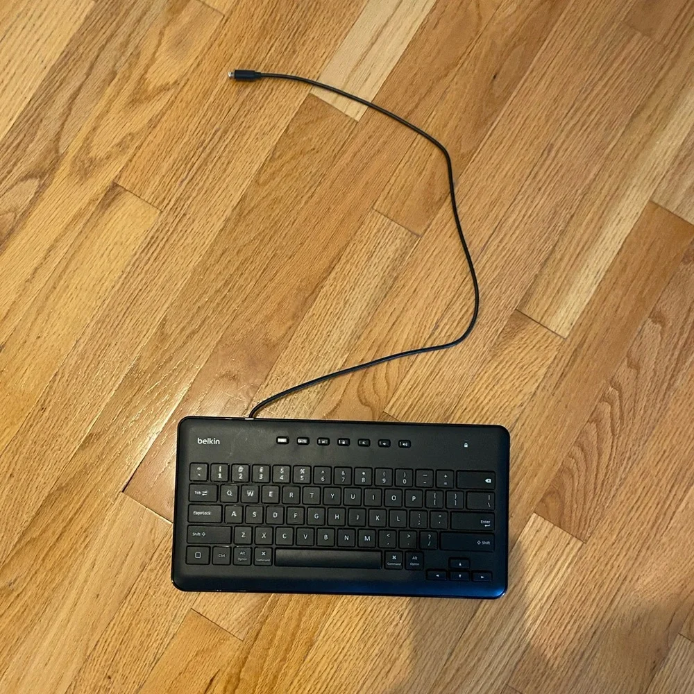 Bellin Wired Keyboard for iPad with Lightning connector
